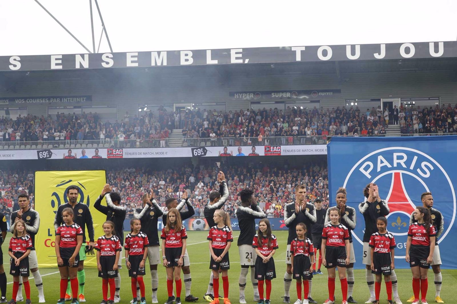 蔚蓝新能源行业标志设计案例